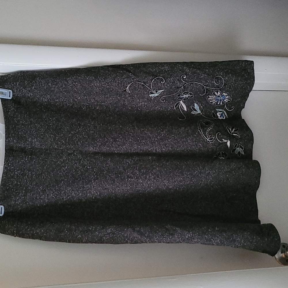 Woman's Size 14 side closure skirt